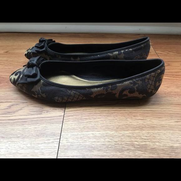 Ann Taylor Loft Flats - Picture 2 of 6